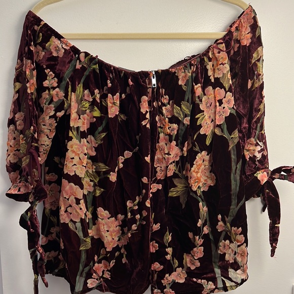 Francesca’s Off The Shoulder Velvet Bodice Blouse - Picture 4 of 7